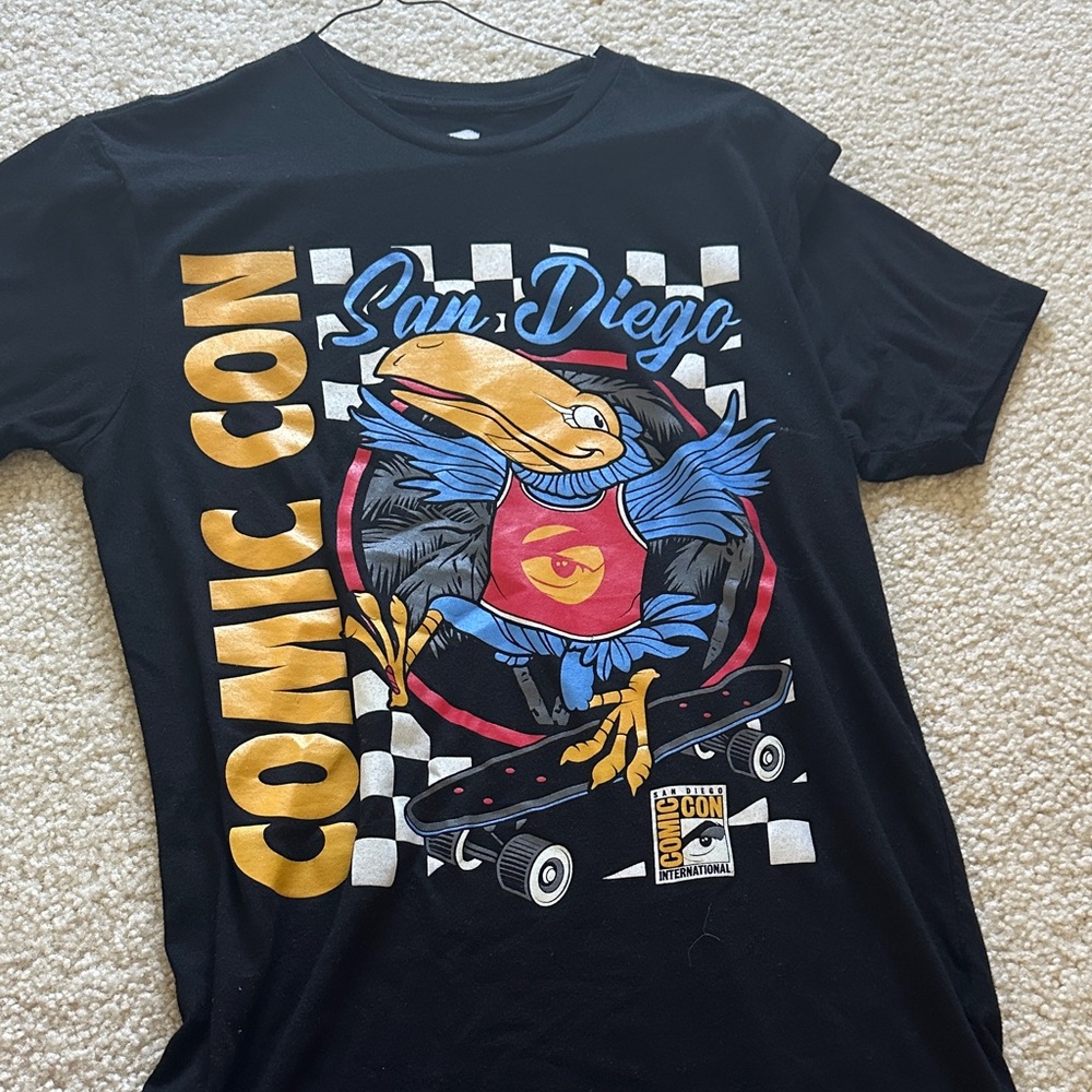 Comic Con Black Tee with Bird Graphic